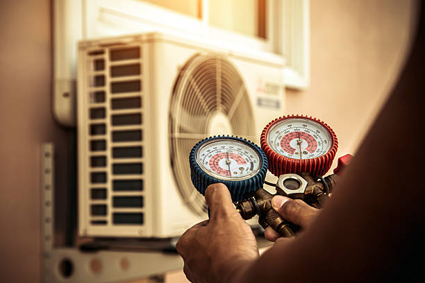 Professional Hvac technician working in Caledonia, MS